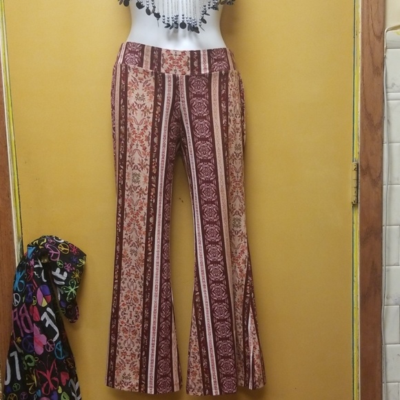 So cool and cute flare leg pants - Picture 2 of 8